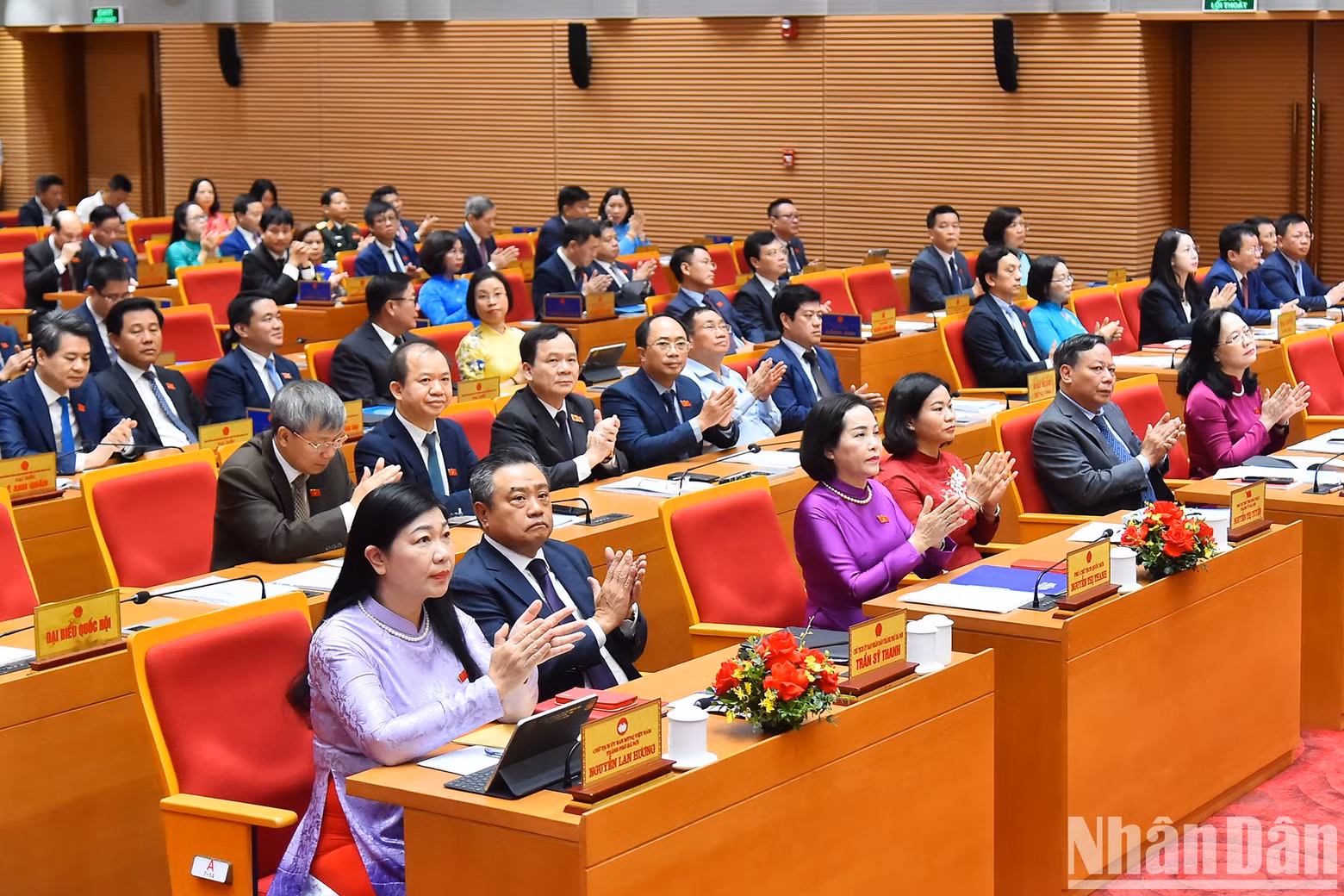 La vicepresidenta de la ANV, Nguyen Thi Thanh, y los líderes y delegados de Hanói.