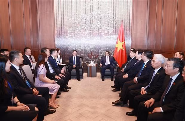 El primer ministro de Vietnam, Pham Minh Chinh, se reúne con líderes de varias corporaciones principales de China. (Foto:VNA)