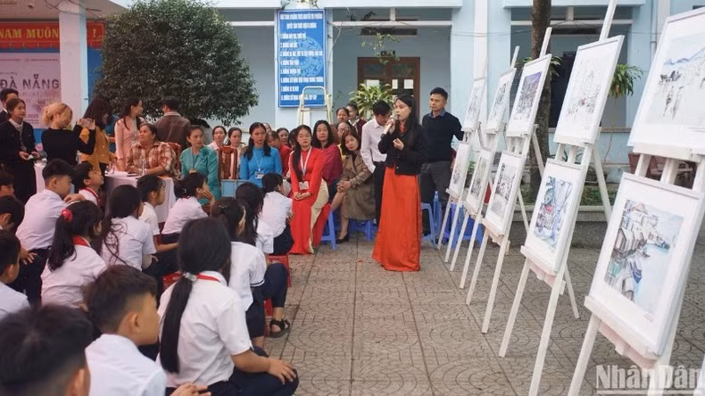 En la exposición.