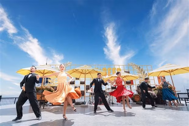 Un espectáculo de danza en el Festival de Cerveza de Alemania. (Foto: VNA)