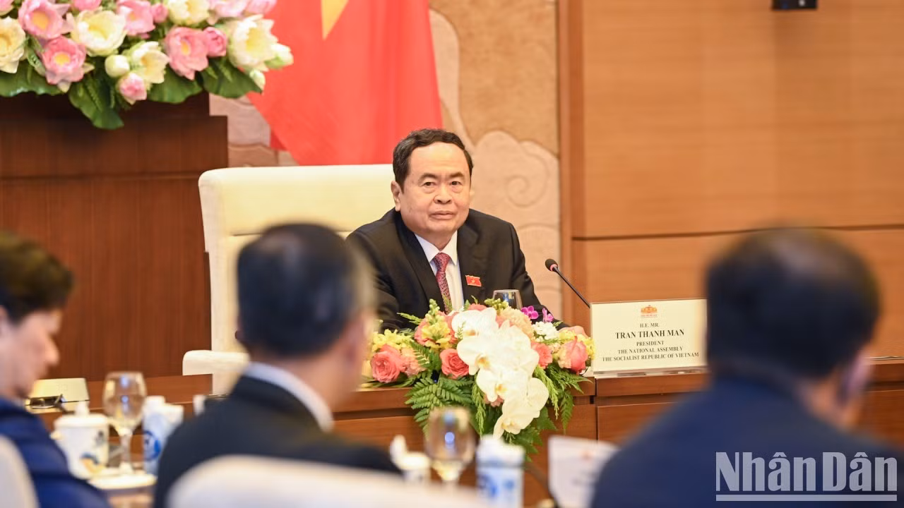 El máximo dirigente legislativo en la reunión con los embajadores y encargados de negocios de los países de la Asean y Timor Oriental.