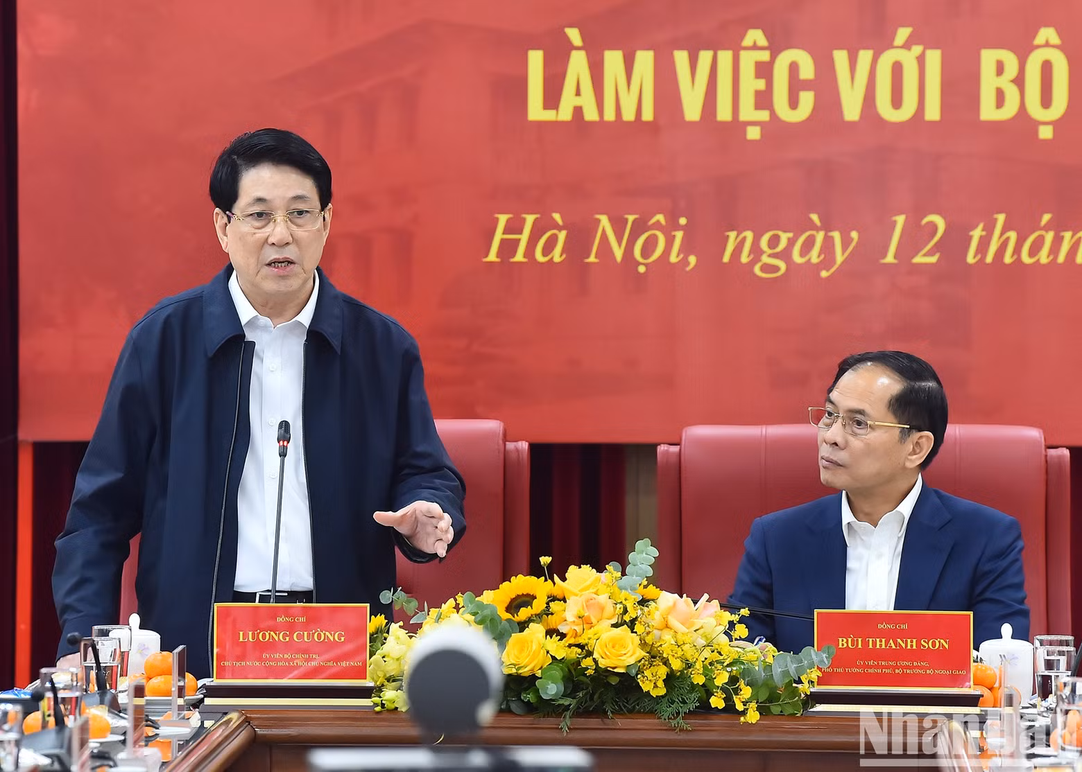 El presidente Luong Cuong habla en la reunión.