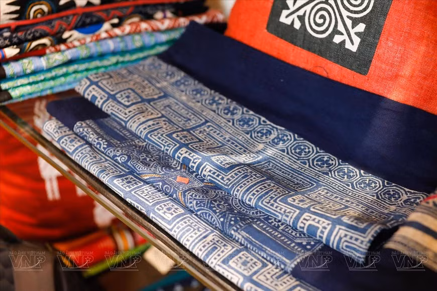 Productos de brocado de la etnia Mong. (Foto: Revista Ilustrada de Vietnam)