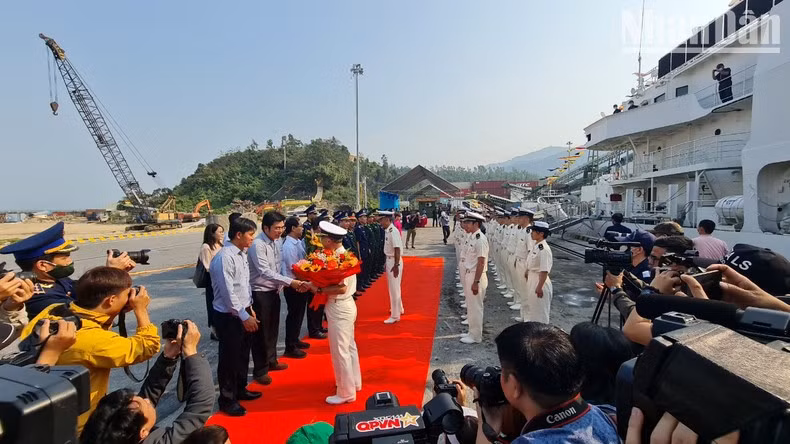 Acto de recepción al barco.