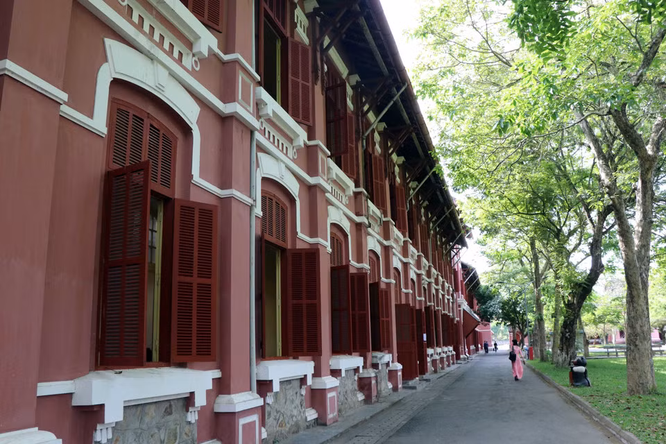 La escuela secundaria Hai Ba Trung es una de las obras arquitectónicas francesas típicas de la ciudad de Hue. (Foto: VNA)