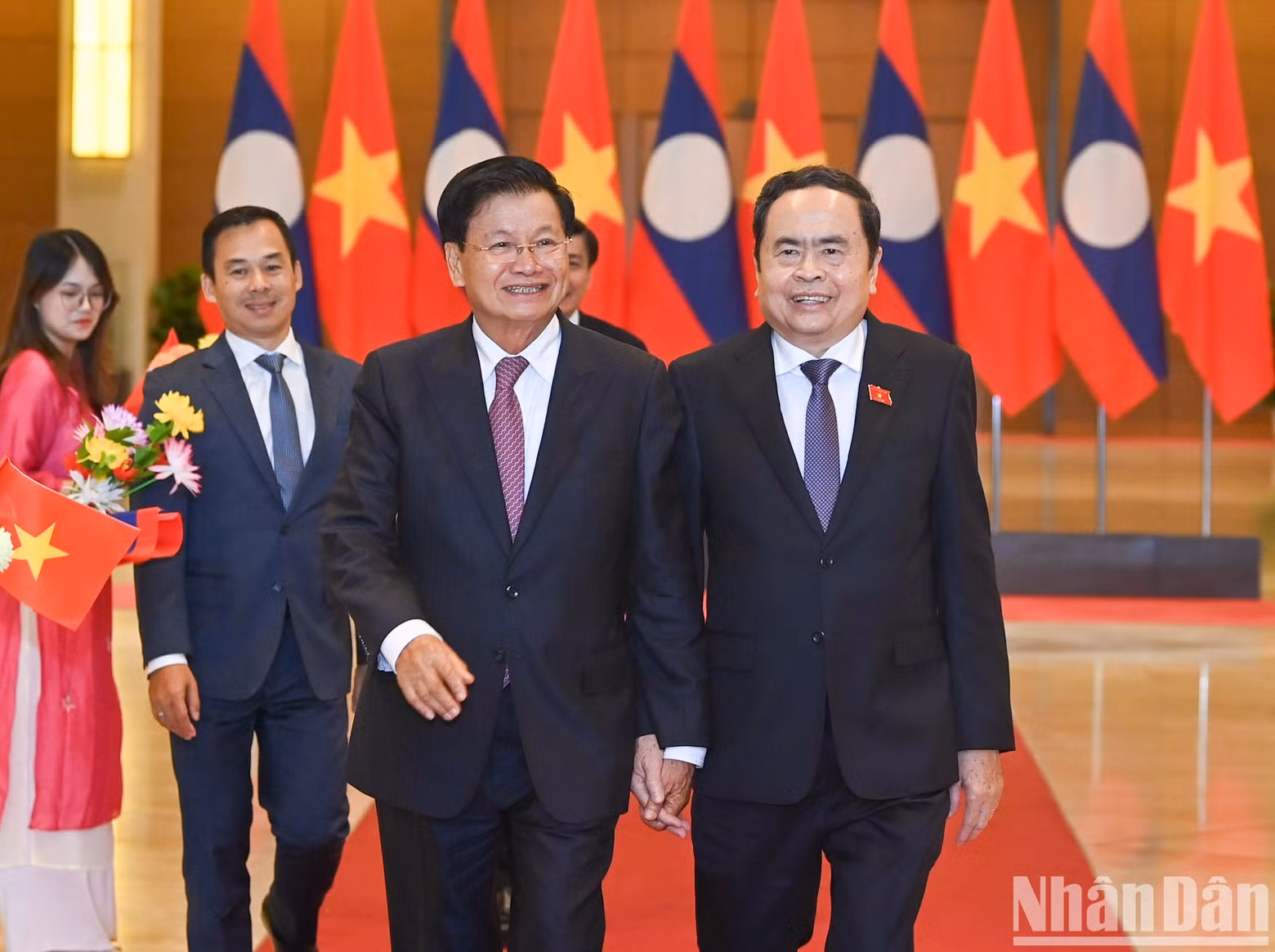 Tran Thanh Man despide al máximo dirigente laosiano.