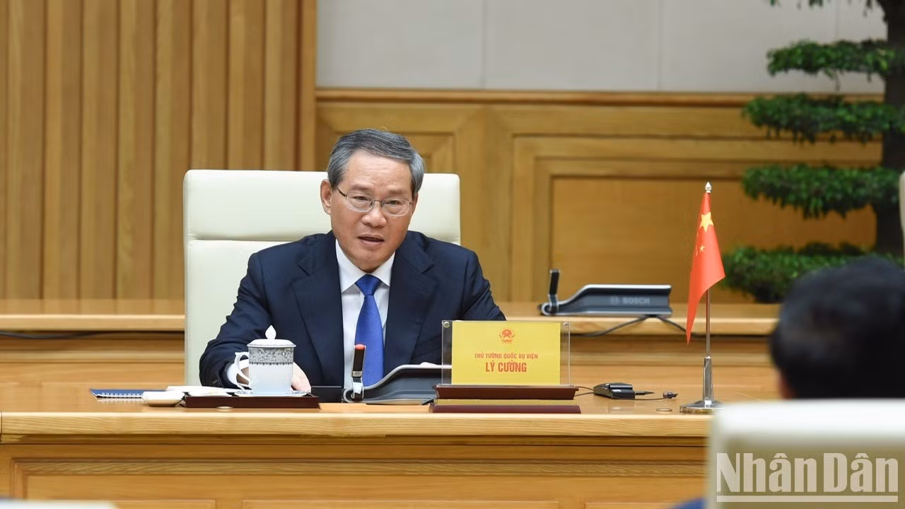 El primer ministro chino, Li Qiang, habla en la reunión. El primer ministro chino, Li Qiang, habla en la reunión.