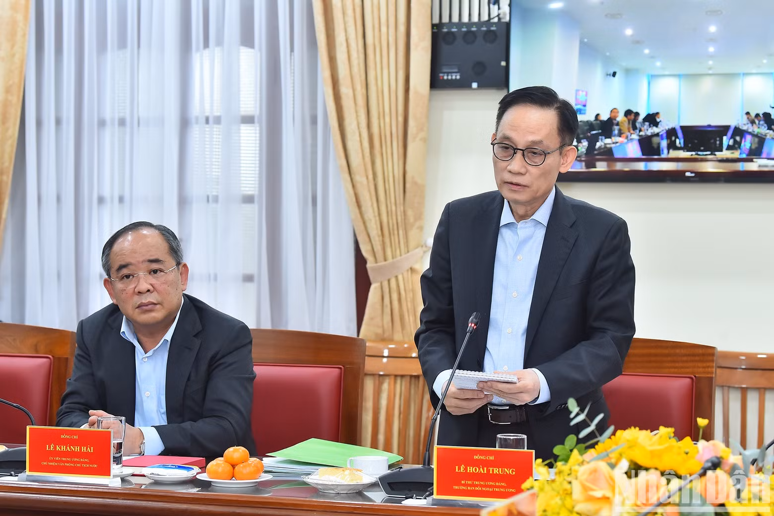 El jefe del Comisión de Asuntos Exteriores del Partido Comunista de Vietnam, Le Hoai Trung, interviene en la reunión.