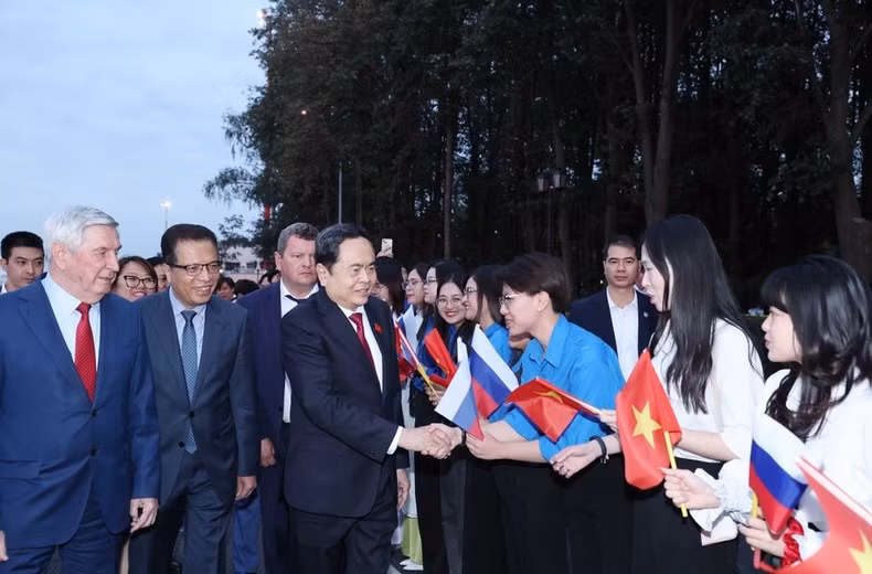 Ceremonia de despedida del presidente de la ANV, Tran Thanh Man, en el aeropuerto de Vnukovo, en Moscú, Rusia. (Foto: VNA) Ceremonia de despedida del presidente de la ANV, Tran Thanh Man, en el aeropuerto de Vnukovo, en Moscú, Rusia. (Foto: VNA)