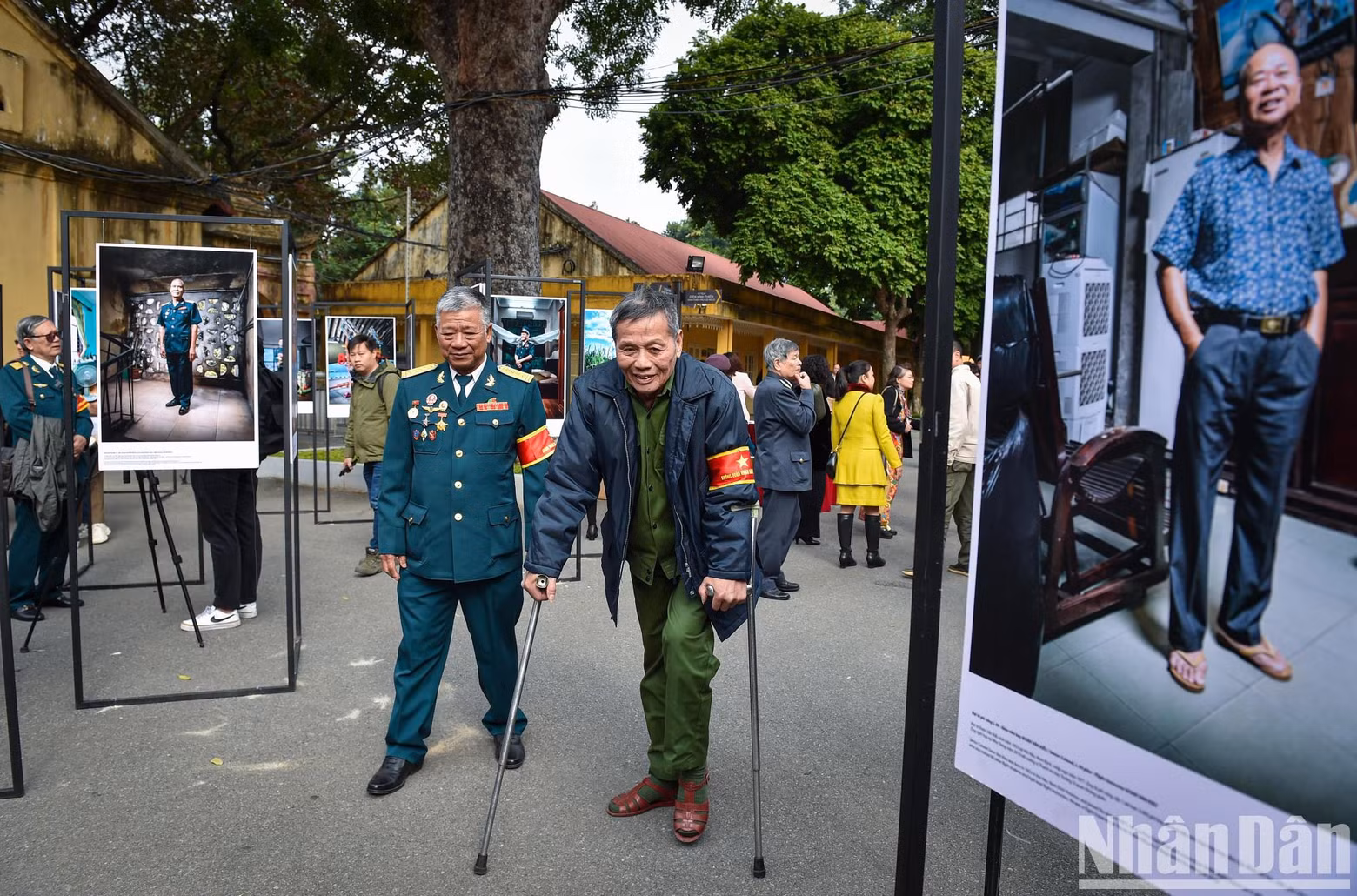 La exposición realza la valentía de los pilotos.