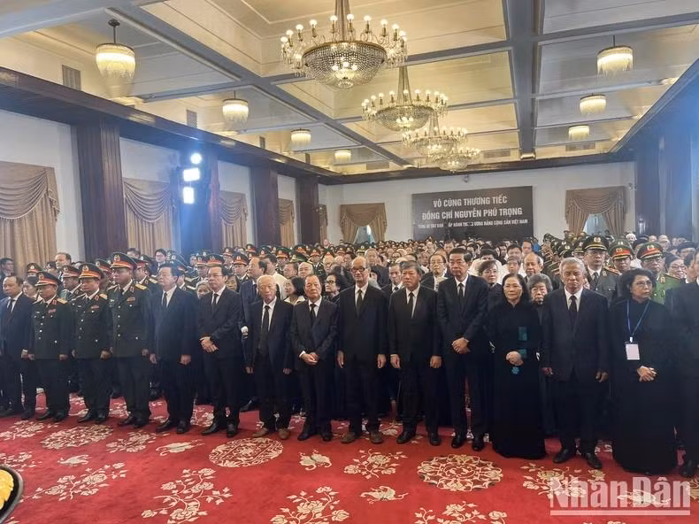Las exequias en el Salón de Conferencias de Thong Nhat (Reunificación), en Ciudad Ho Chi Minh.