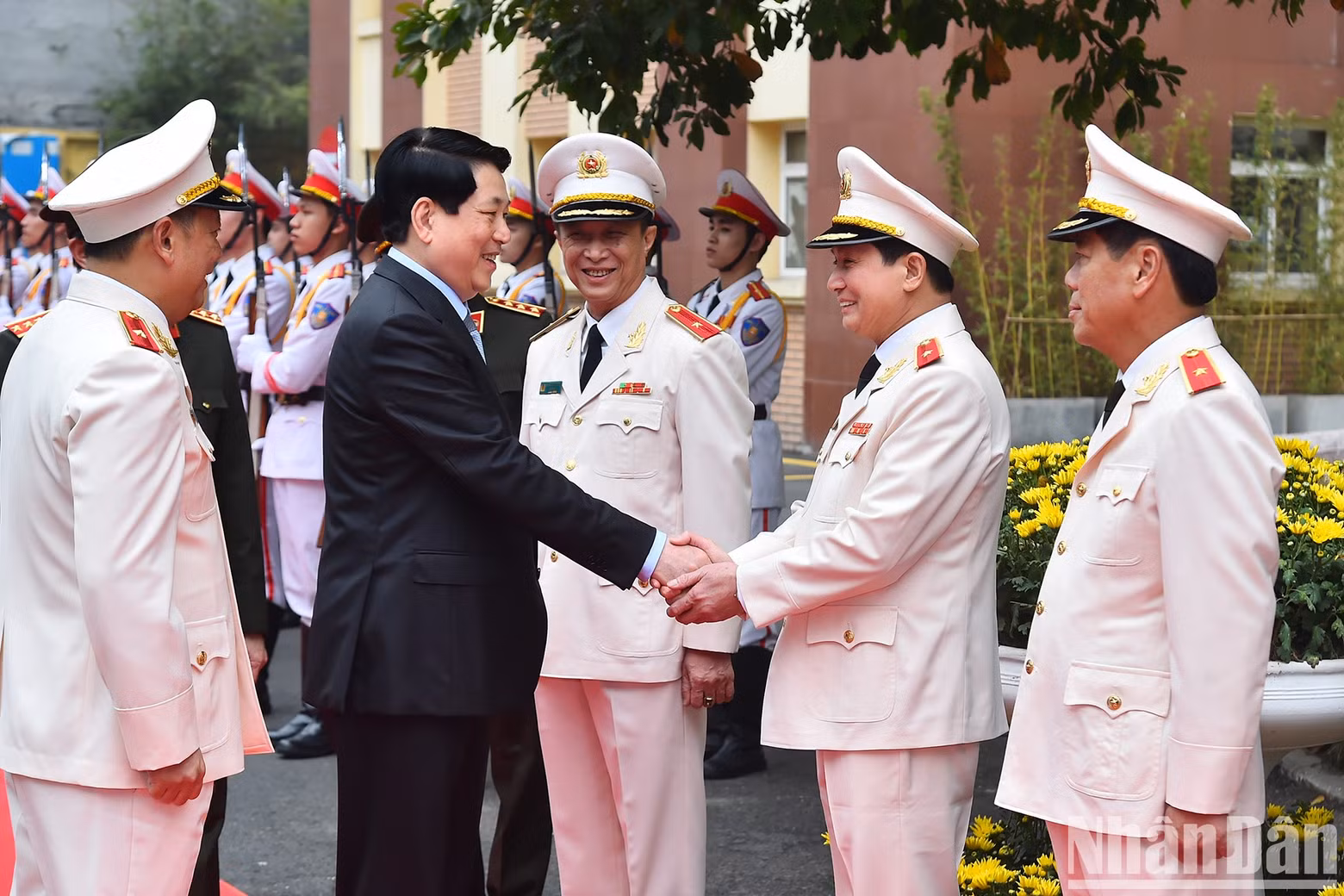 El presidente Luong Cuong con los líderes del Comando de Guardia. El presidente Luong Cuong con los líderes del Comando de Guardia.