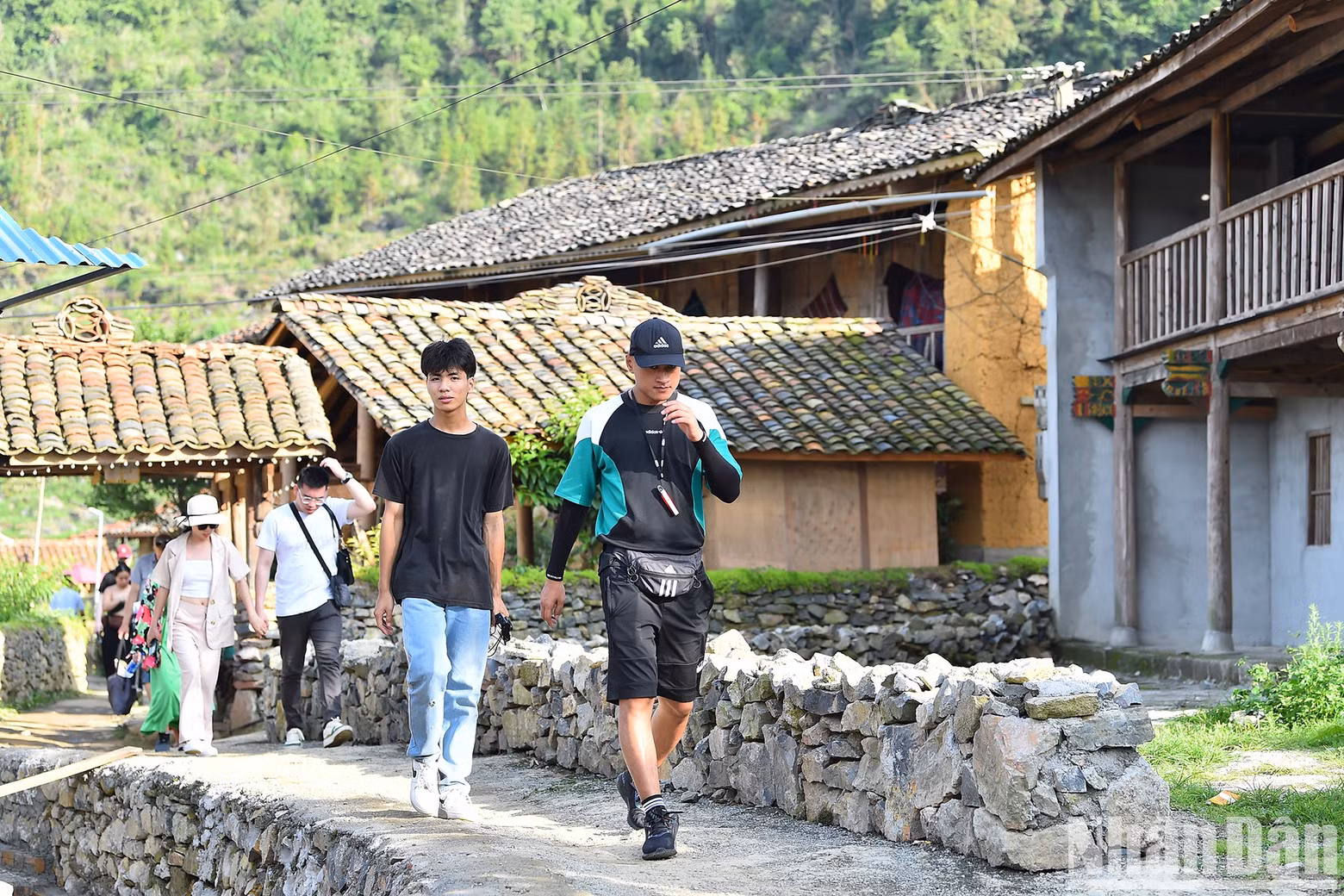 El pueblo de Lo Lo Chai es una opción ideal para relajarse, tener experiencias únicas y escapar del ajetreo y el bullicio de la ciudad.