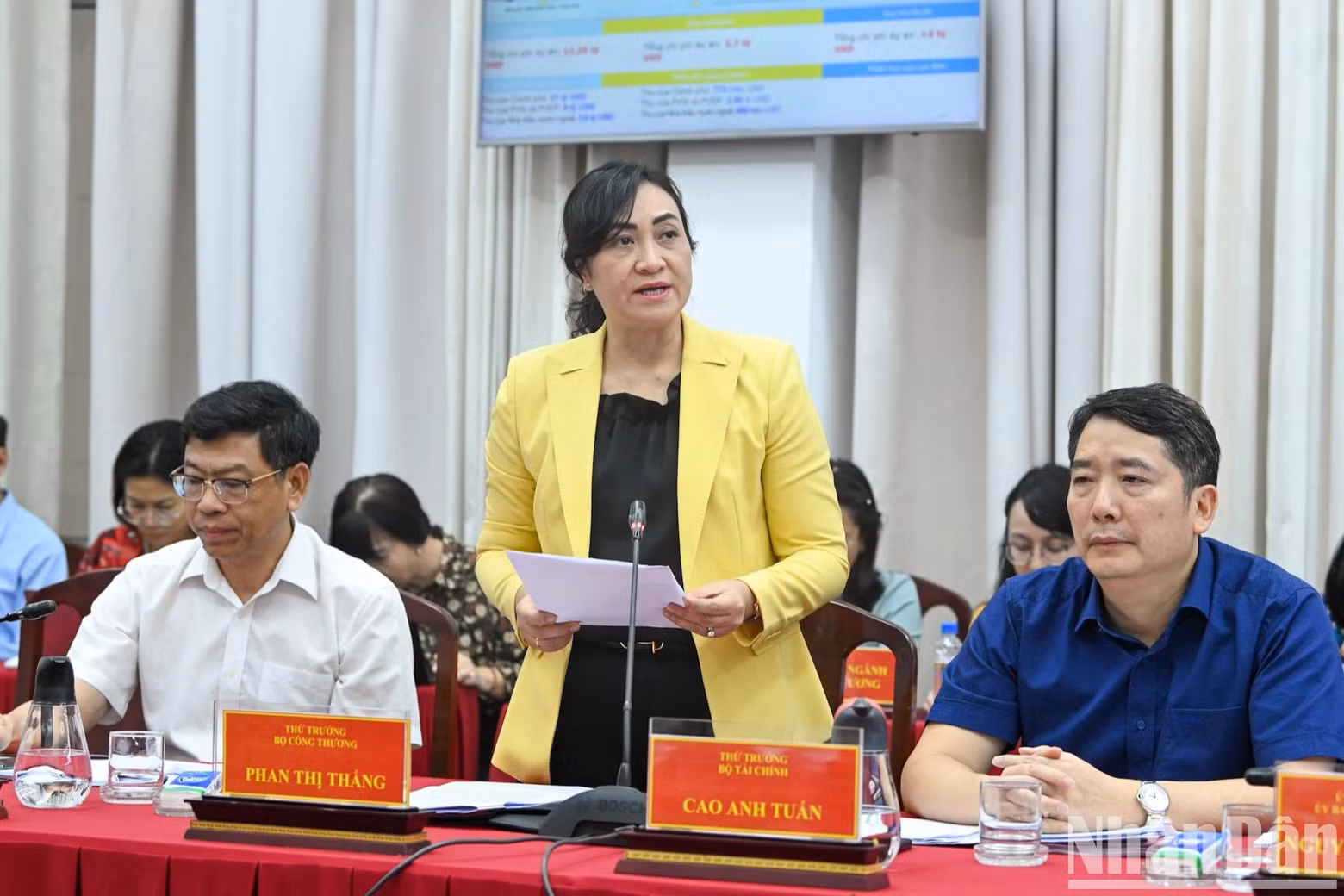 La viceministra de Industria y Comercio Phan Thi Thang habla en la reunión. La viceministra de Industria y Comercio Phan Thi Thang habla en la reunión.