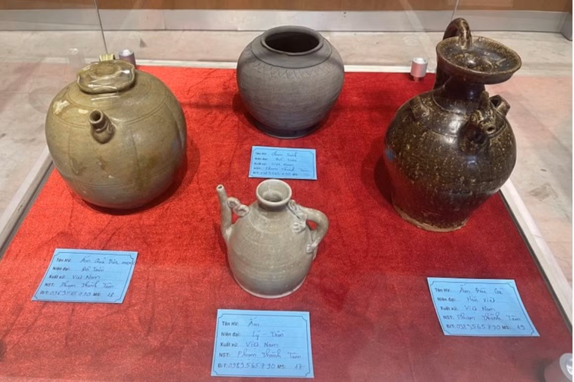 Cerámica antigua de Vietnam en la exposición. Cerámica antigua de Vietnam en la exposición.