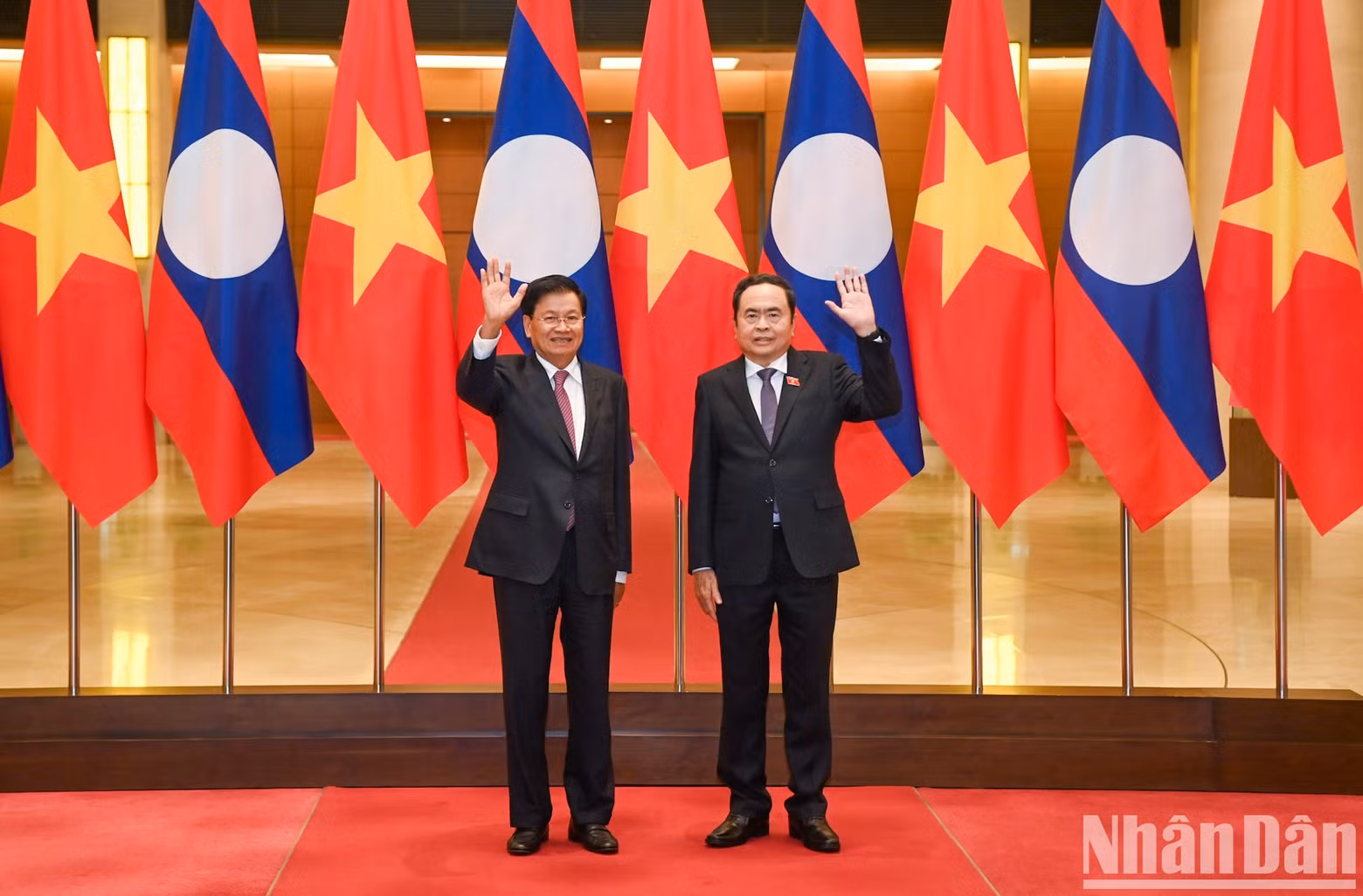El presidente de la ANV, Tran Thanh Man y el máximo dirigente de Laos, Thongloun Sisoulith.