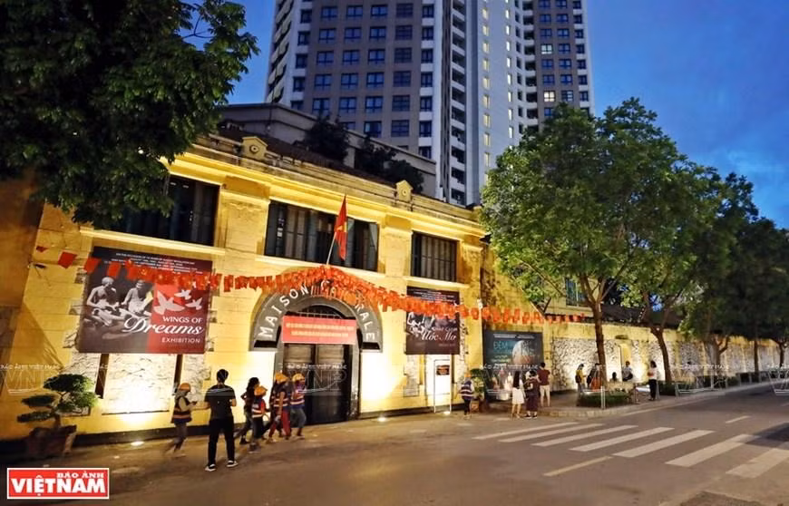 La prisión de Hoa Lo es un lugar famoso, donde muchos revolucionarios vietnamitas fueron detenidos durante la Guerra de Indochina, y pilotos estadounidenses,en la guerra en Vietnam. (Fotografía: VNA)