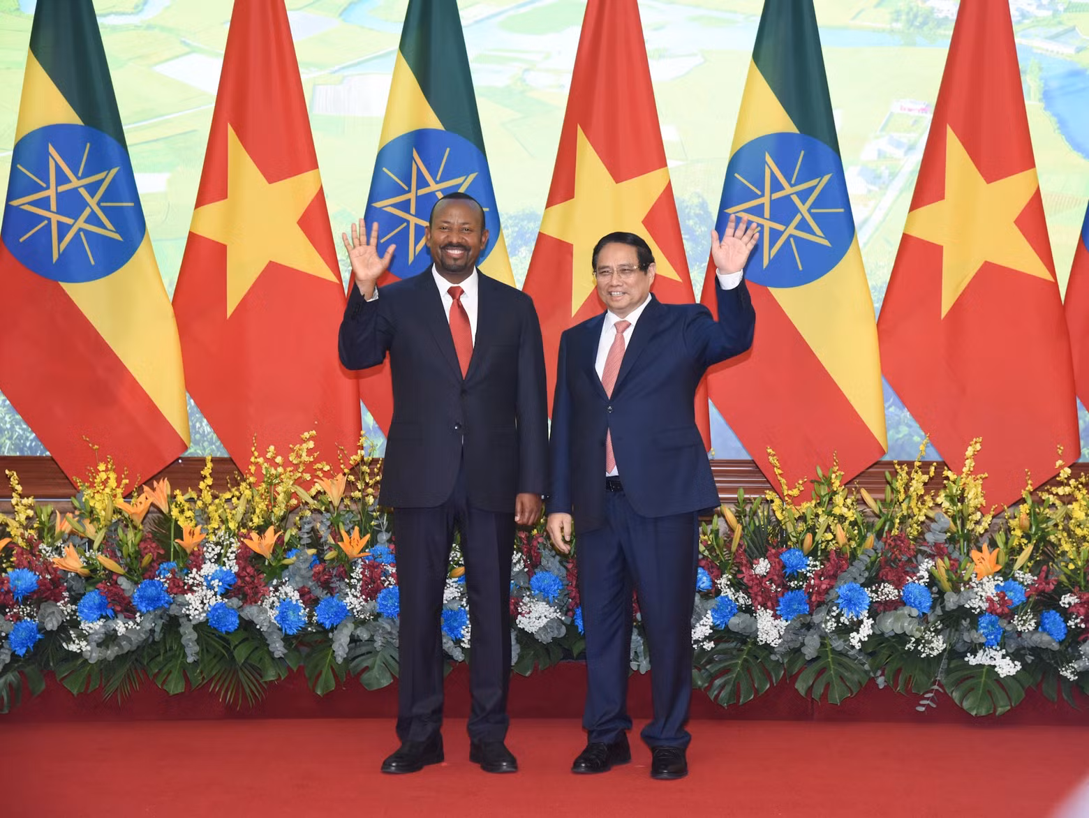 El primer ministro Pham Minh Chinh y su par etíope, Abiy Ahmed Ali.