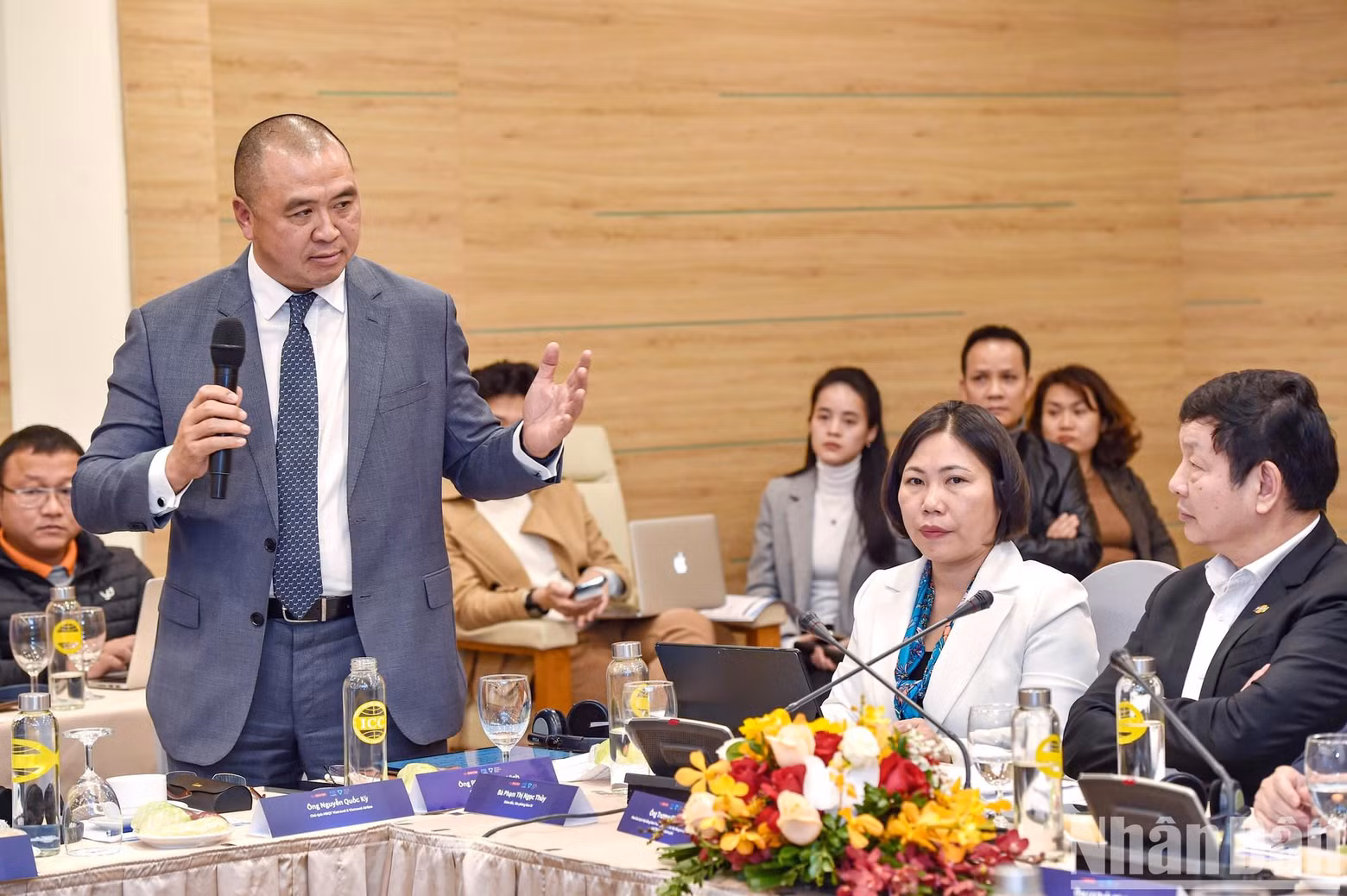 En el evento, dirigentes de las empresas, economistas y representantes de las instancias estatales centraron en discutir medidas destinadas a ayudar el sector del turismo y la aviación a alcanzar las metas establecidas, no solo en 2023 sino también en los años siguientes.