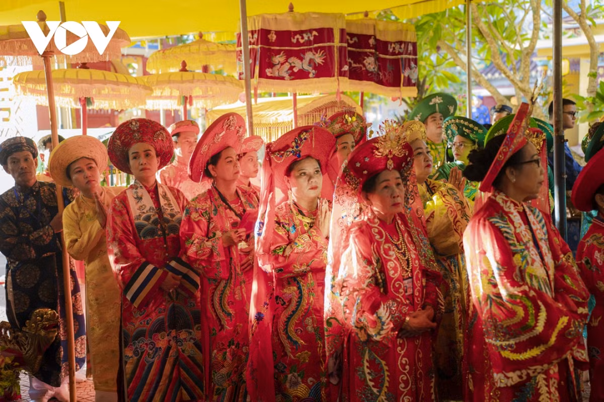 Solemne festividad de adoración a la Diosa Madre en Thua Thien Hue ảnh 4