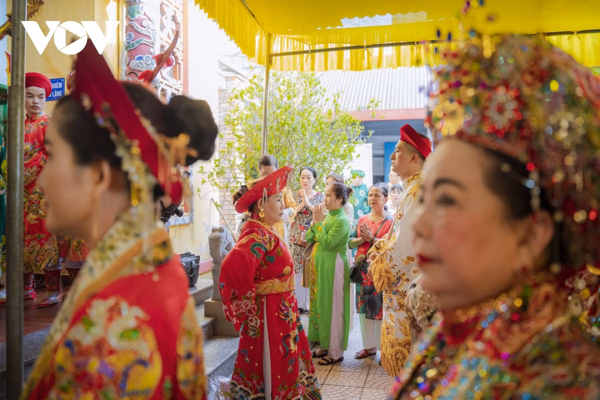 Solemne festividad de adoración a la Diosa Madre en Thua Thien Hue ảnh 5