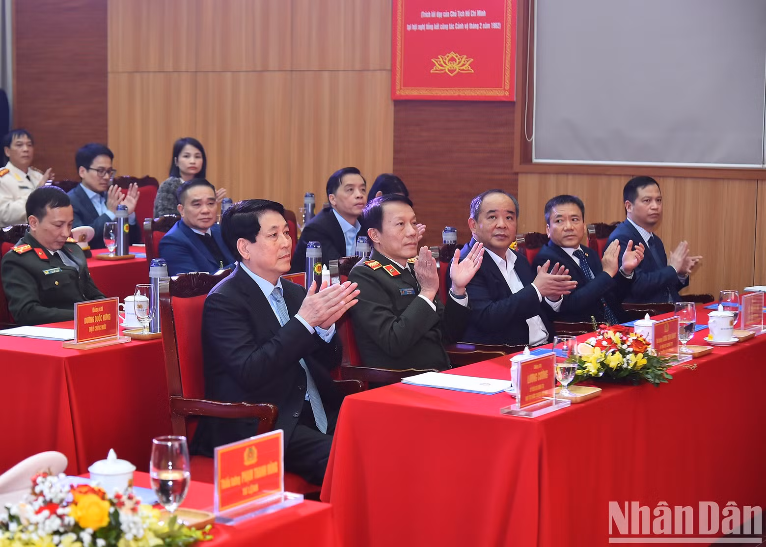 El presidente Luong Cuong y los delegados en la ceremonia. El presidente Luong Cuong y los delegados en la ceremonia.