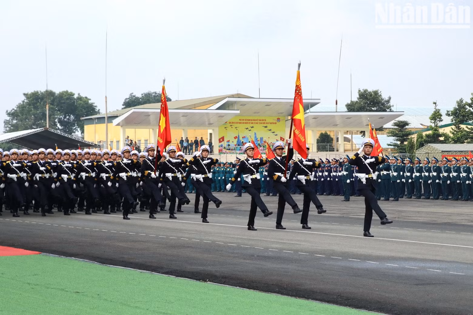 Bloque de oficiales y soldados de la marina.