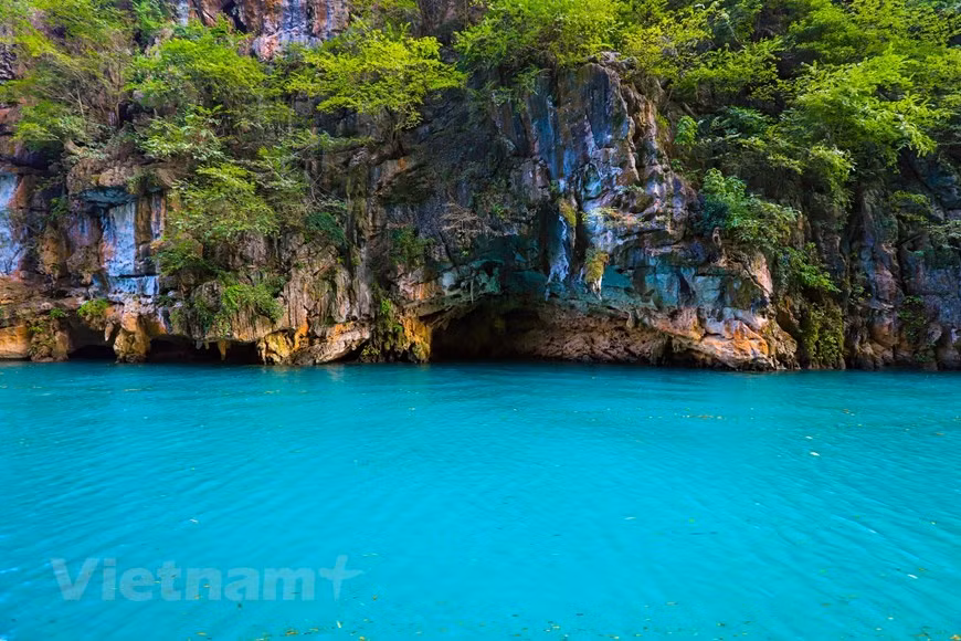 El río Nho Que tiene color verde esmeralda casi todo el año (Fuente: Vietnam+) El río Nho Que tiene color verde esmeralda casi todo el año (Fuente: Vietnam+)