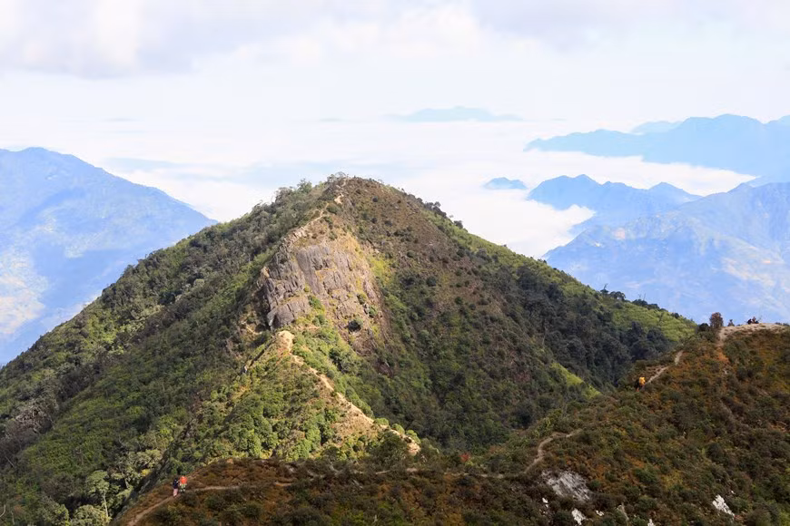 Majestuoso paisaje de la cordillera de Ta Xua en la provincia de Yen Bai. (Fuente: VNA) Majestuoso paisaje de la cordillera de Ta Xua en la provincia de Yen Bai. (Fuente: VNA)