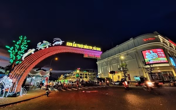 Zona de comida nocturna de la provincia de Ca Mau. (Fuente: www.camau.gov.vn)