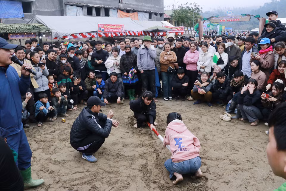 Mediante la organización de festivales tradicionales, se atrae a los turistas a descubrir y vivir experiencias. (Foto: VNA) Mediante la organización de festivales tradicionales, se atrae a los turistas a descubrir y vivir experiencias. (Foto: VNA)