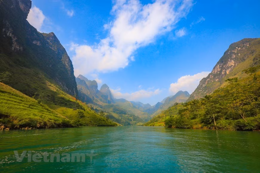 La belleza del río Nho Que. (Fuente: Vietnam+) La belleza del río Nho Que. (Fuente: Vietnam+)