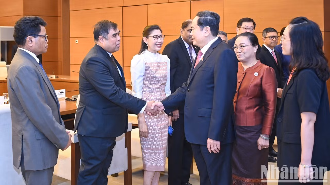 El máximo dirigente legislativo recibe a los embajadores y encargados de negocios de los países de la Asean y Timor Oriental.