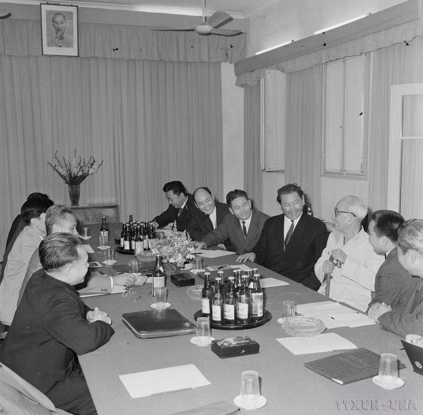 Una delegación del Partido y del Gobierno de Mongolia acudió a ver al Presidente Ho Chi Minh durante su visita de amistad a Vietnam, del 25 al 29 de diciembre de 1967. (Foto: VNA)