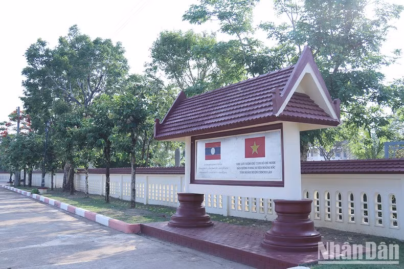 El sitio conmemorativo dedicado al Presidente Ho Chi Minh en Xiengvan.