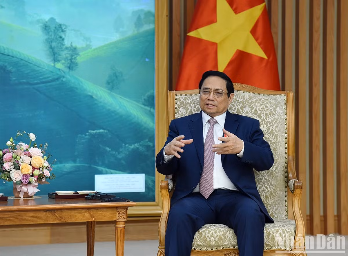 El primer ministro Pham Minh Chinh habla en la cita.