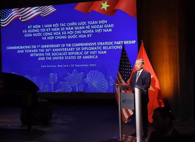 El secretario general del PCV y presidente del país, To Lam, habla en la ceremonia conmemorativa de un año del establecimiento de asociación estratégica integral. (Foto: VNA) El secretario general del PCV y presidente del país, To Lam, habla en la ceremonia conmemorativa de un año del establecimiento de asociación estratégica integral. (Foto: VNA)