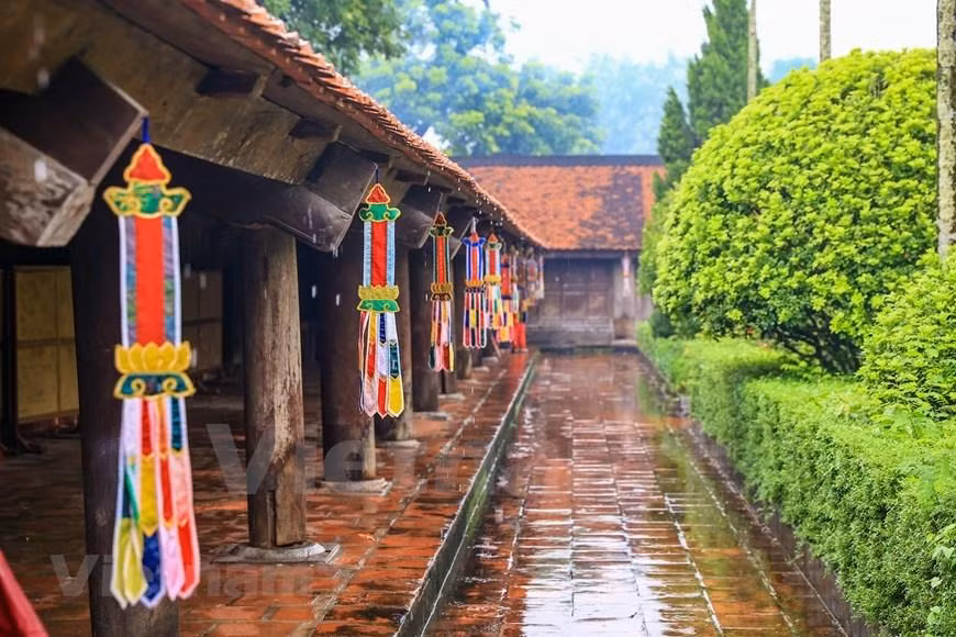 Las estatuas de Buda en la pagoda Keo fueron talladas en los siglos XVII y XVIII, y todas constituyen herencias preciosas. Además, la pagoda alberga 197 antigüedades asociadas con la historia de la formación y desarrollo del lugar (desde el siglo XVII hasta el presente), hechas de una variedad de materiales como madera, piedra, bronce, lo cuales llevan en sí mismos un valor histórico, cultural y científico único pues no pueden encontrarse en otro lugar. La pagoda fue totalmente construida de madera, sin usar remaches, solo con espigas pegadas juntas. Después de cientos de años, la estructura de madera sigue siendo muy sólida. (Fotografía: VNA)