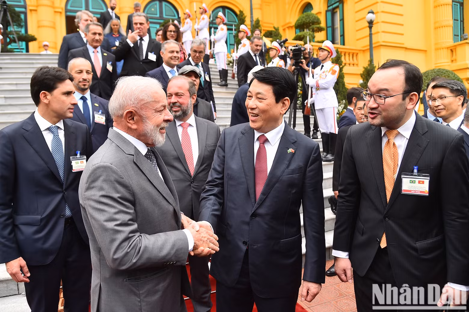 El presidente Luong Cuong conversa con su par brasileño.