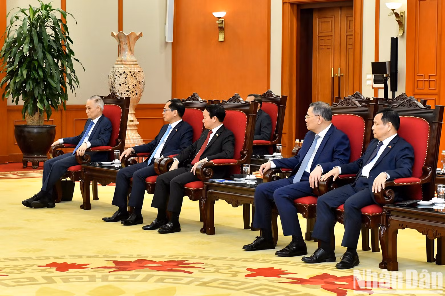 Delegados vietnamitas a la recepción.