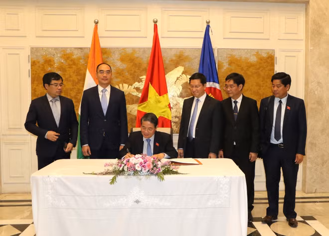 El vicepresidente de la Asamblea Nacional de Vietnam, Nguyen Duc Hai, en la Embajada de Hanói en Nueva Delhi. (Foto: VNA)