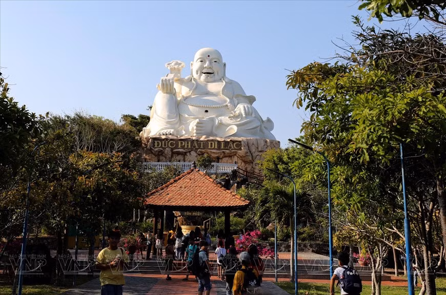 La estatua del Buda Maitreya tiene 30 metros de altura en el parque Ho May. (Foto: Revista ilustrada de Vietnam)