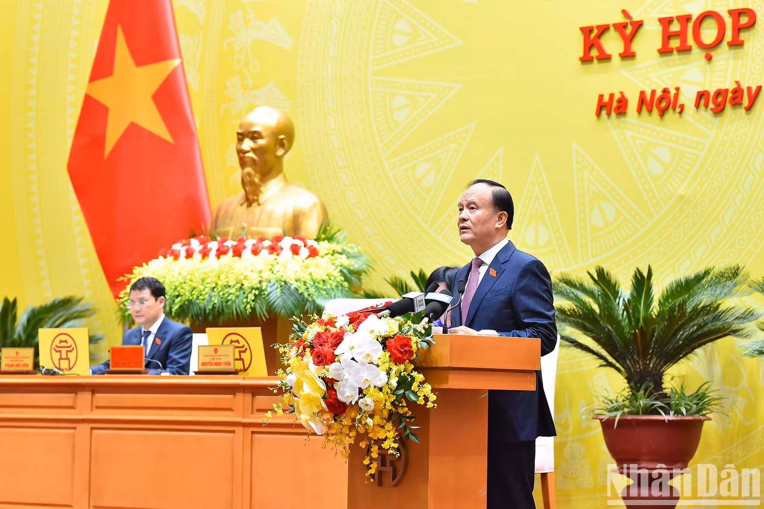 El presidente del Consejo Popular de Hanói, Nguyen Ngoc Tuan, pronuncia el discurso de apertura de la reunión.