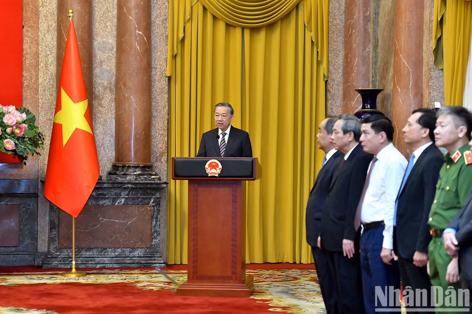 El máximo dirigente vietnamita pronuncia un discurso para asignar tareas a Ho Duc Anh.