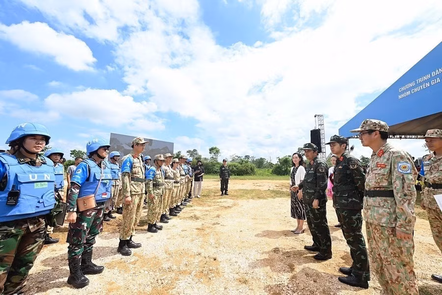 El 20 de septiembre de 2023, el Ministerio de Defensa de Vietnam y el Ministerio de Defensa de Japón organizaron un ejercicio conjunto para evaluar las capacidades de los soldados de mantenimiento de la paz de la ONU en el Centro Nacional de Entrenamiento 4.