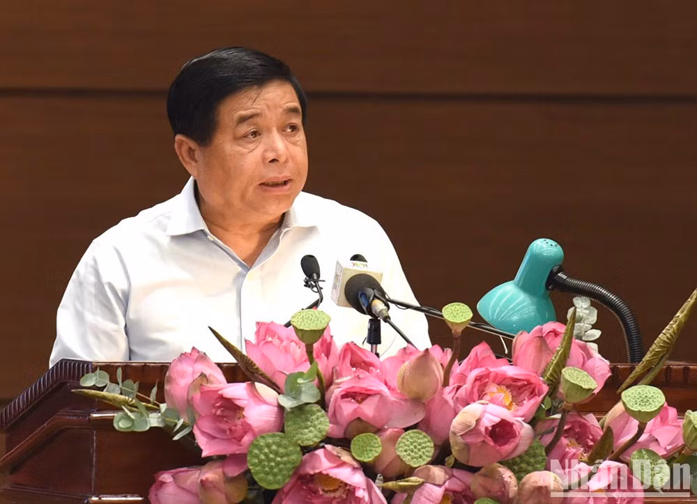 El ministro de Planificación e Inversión de Vietnam, Nguyen Chi Dung, habla en la cita.