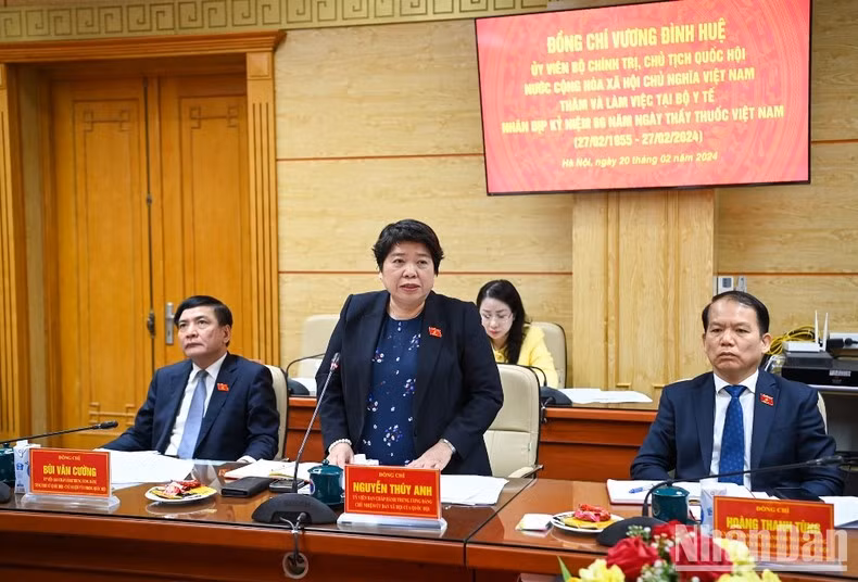 Habla Nguyen Thuy Anh, jefa de la Comisión de Asuntos Sociales de la Asamblea Nacional.