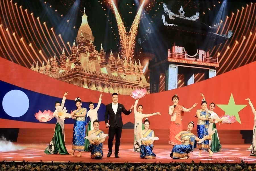 Celebraron en 2022 en Hanói un acto conmemorativo del 60 aniversario del establecimiento de relaciones diplomáticas (5 de septiembre de 1962) y el 45 aniversario de la firma del Tratado de Amistad y Cooperación entre Vietnam y Laos (18 de julio de 1977).