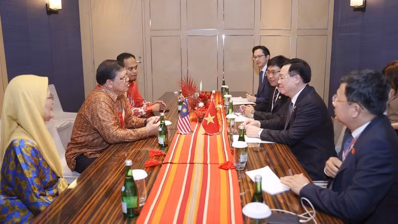 En la reuión entre los dos dirigentes parlamentarios de Vietnam y Malasia.