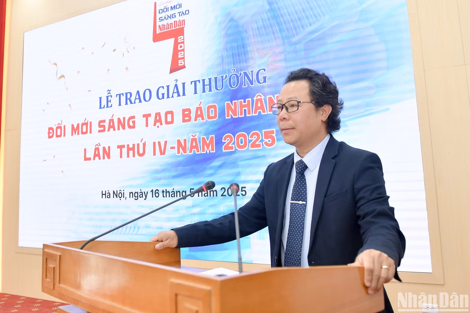 Vu Mai Hoang, miembro del Comité Permanente del Comité del Partido y presidente del Consejo de Selección de los Premios a la Innovación 2025 del periódico Nhan Dan, habla en el evento. Vu Mai Hoang, miembro del Comité Permanente del Comité del Partido y presidente del Consejo de Selección de los Premios a la Innovación 2025 del periódico Nhan Dan, habla en el evento.